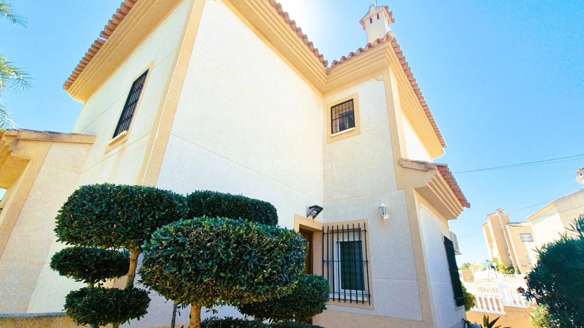 Bruktbolig - Villa -
Villamartín - Costa Blanca