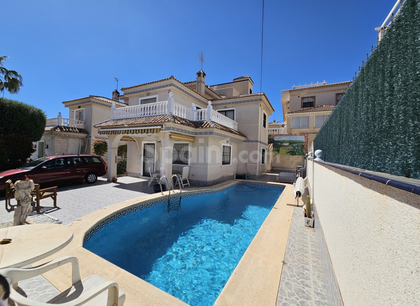 Bruktbolig - Villa -
Villamartín - Villamartin