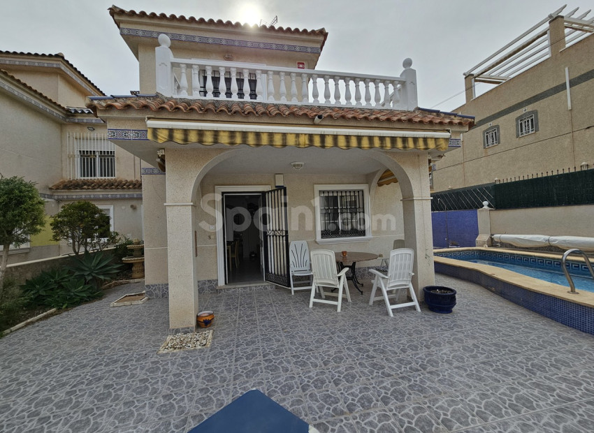 Bruktbolig - Villa -
Villamartín - Villamartin