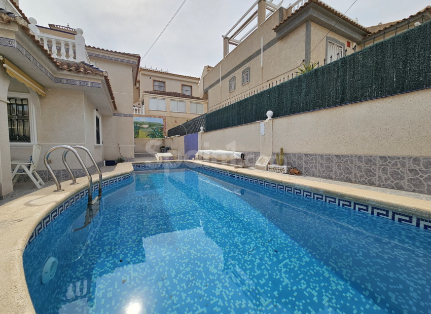 Bruktbolig - Villa -
Villamartín - Villamartin