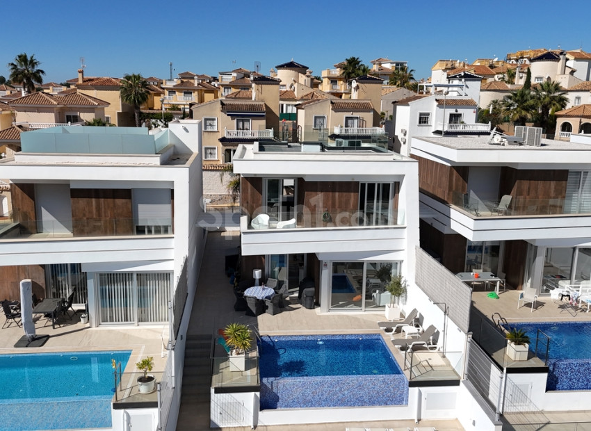 Bruktbolig - Villa -
Villamartín - Villamartin