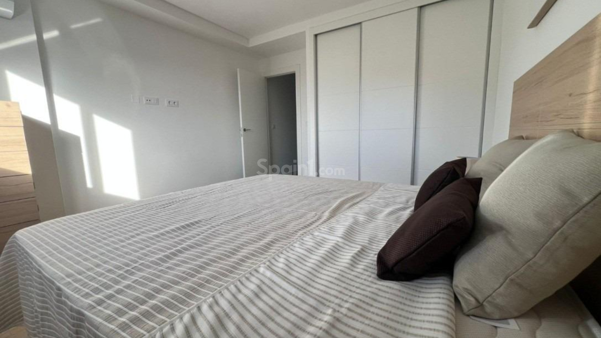 New Build - Radhus -
La Union - centro