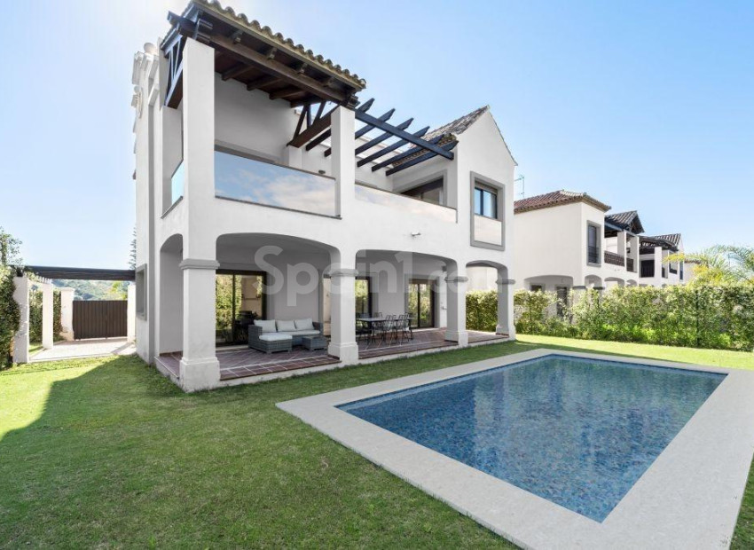 Nueva construcción  - Villa -
Estepona