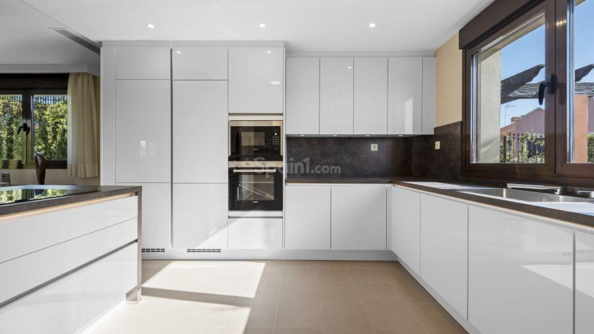 Nueva construcción  - Villa -
Estepona