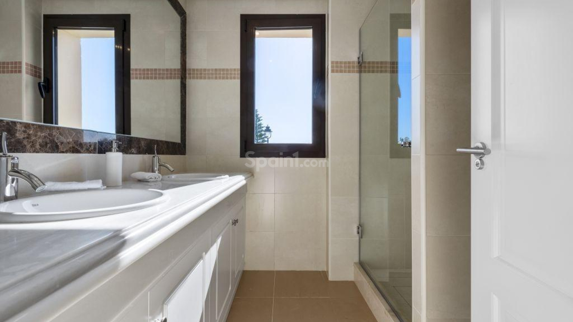 Nueva construcción  - Villa -
Estepona