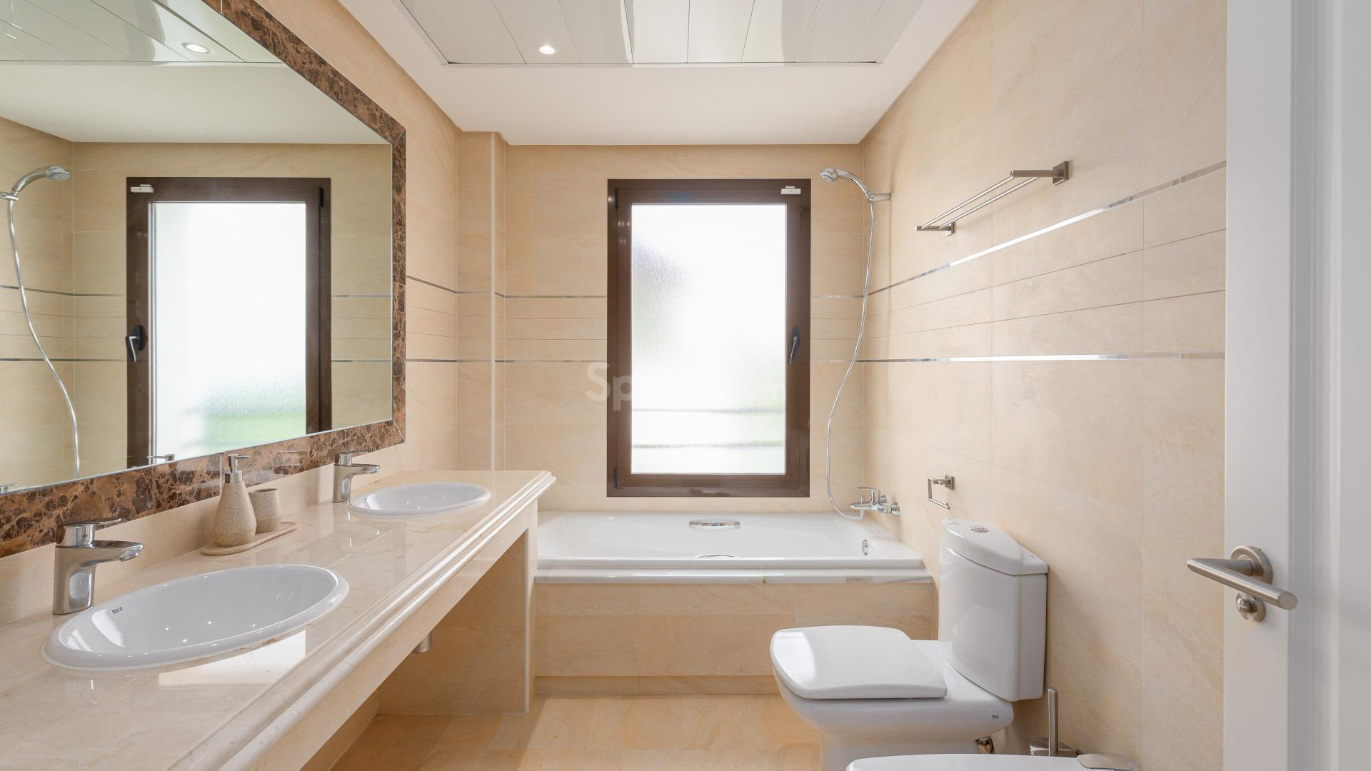 Nueva construcción  - Villa -
Estepona