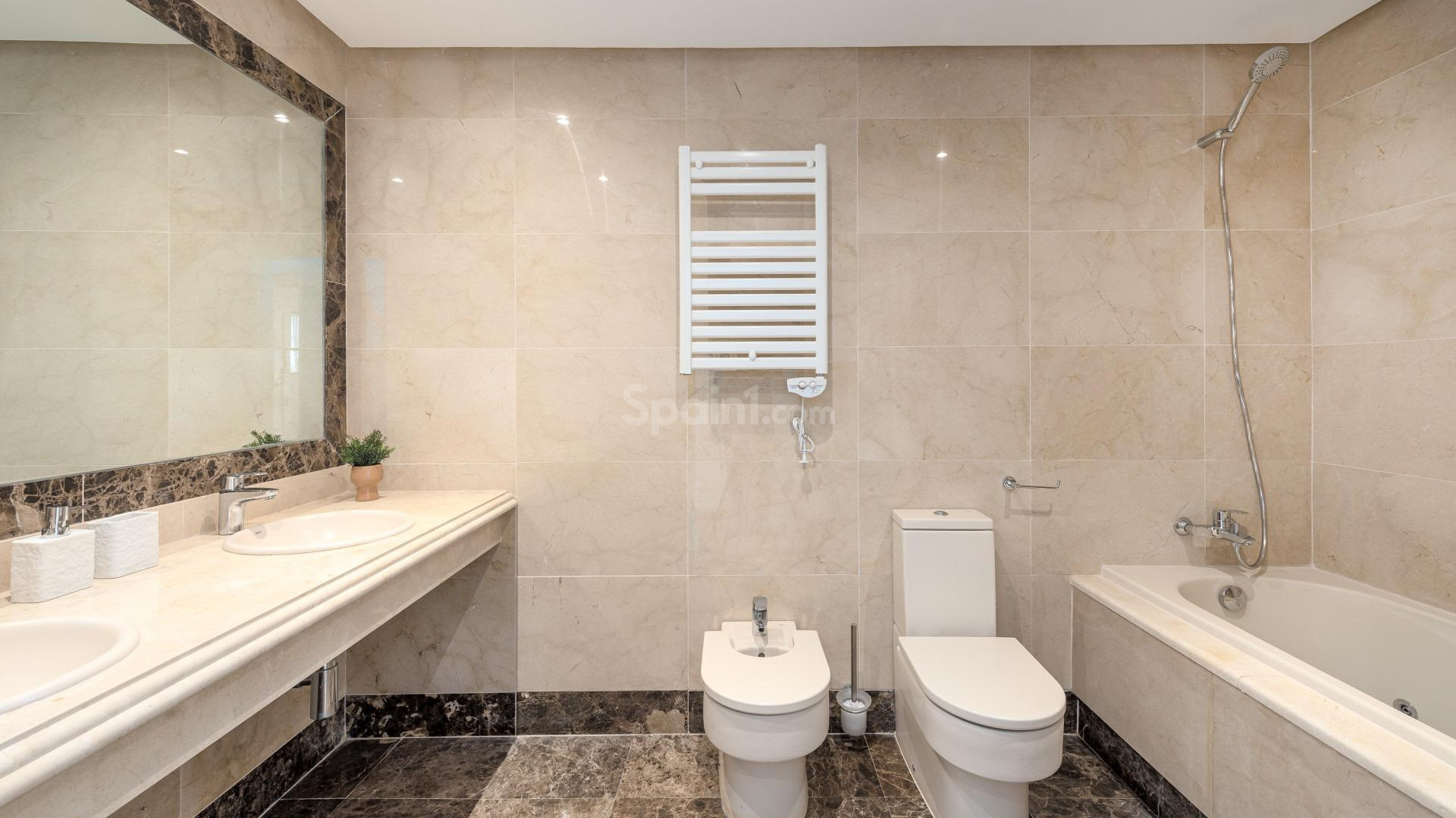 Nueva construcción  - Villa -
Estepona