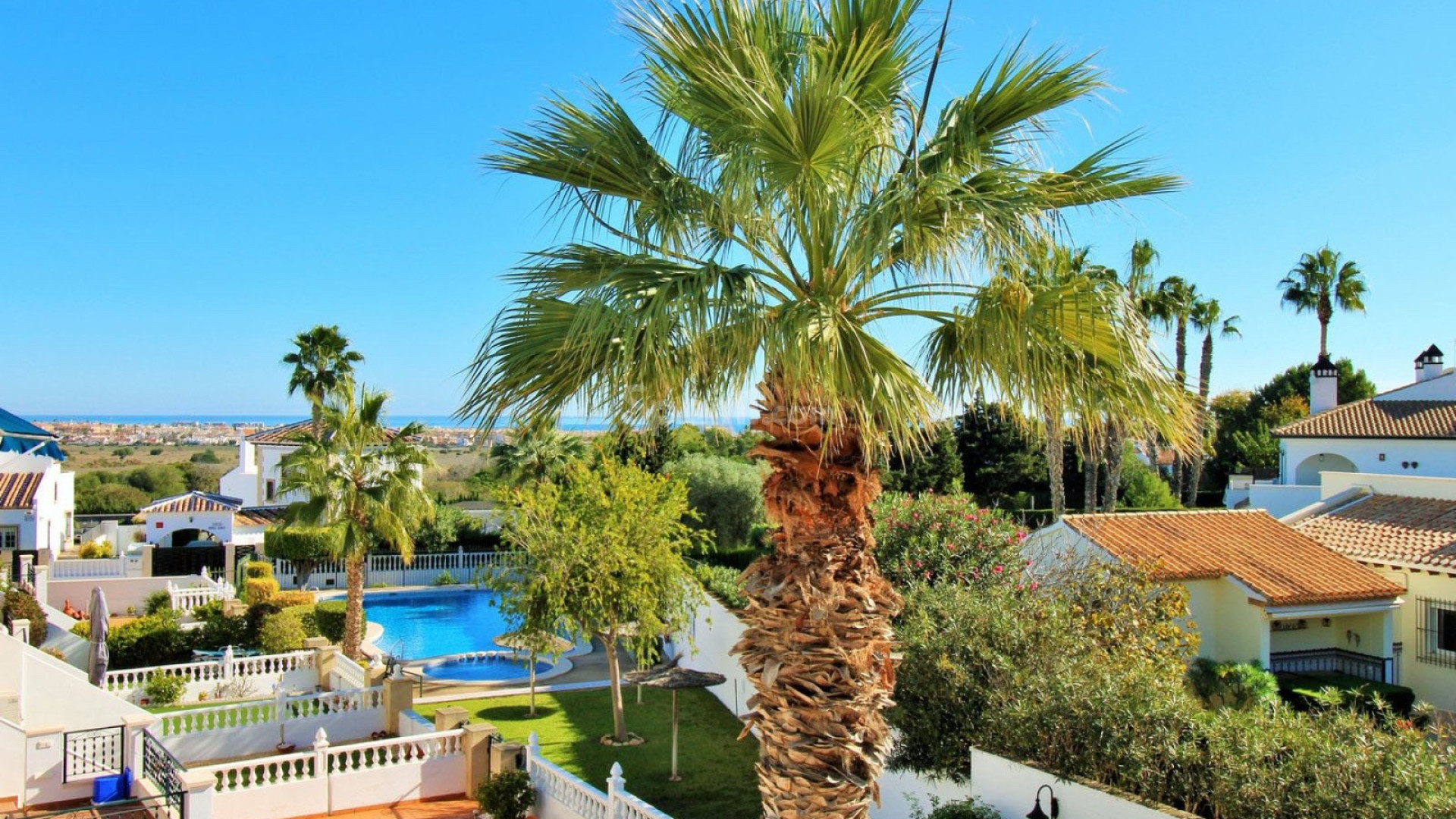 Resale - 2. Town house -
Orihuela Costa - Villamartin