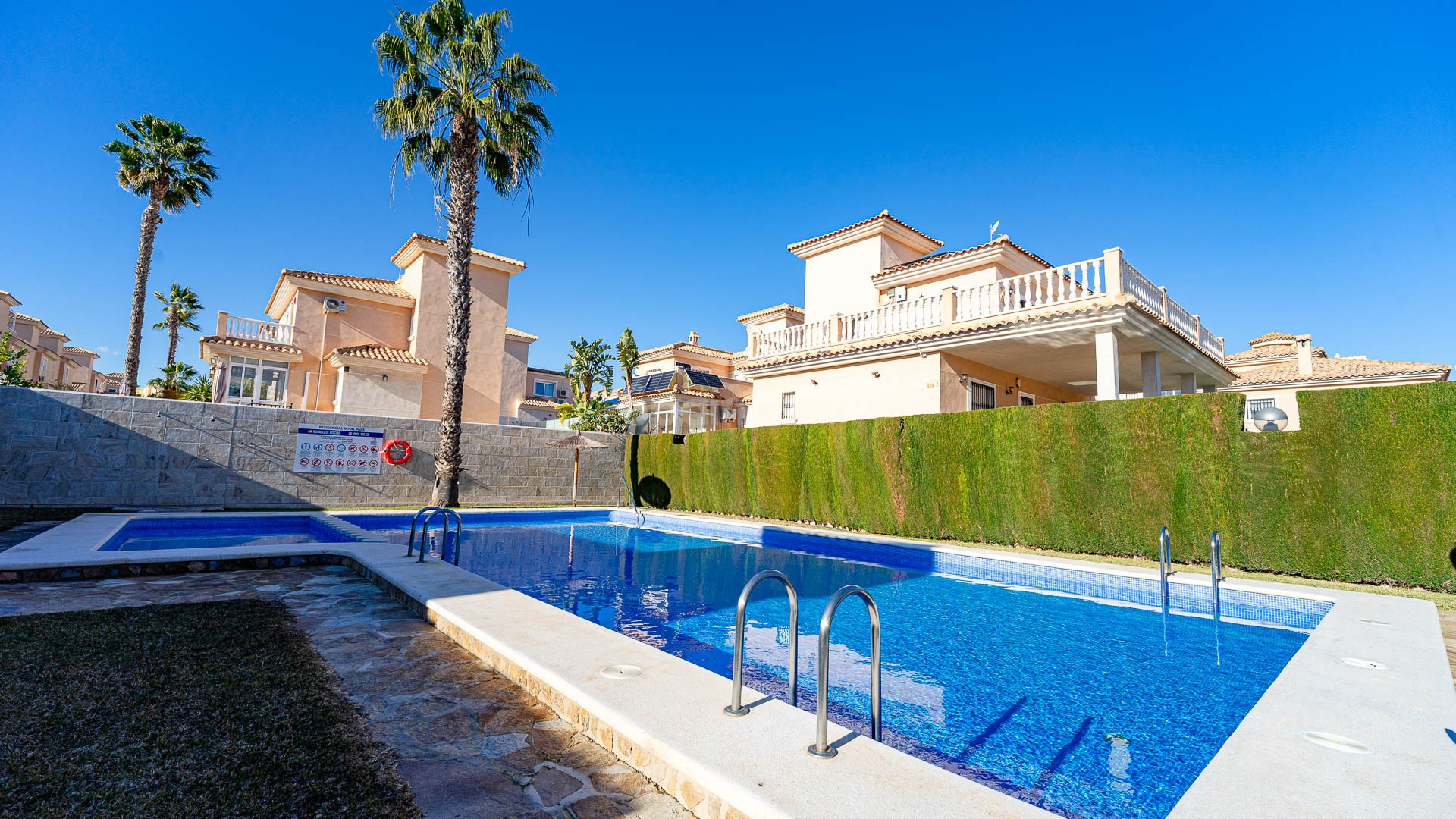 Resale - 2. Townhouse -
Punta Prima