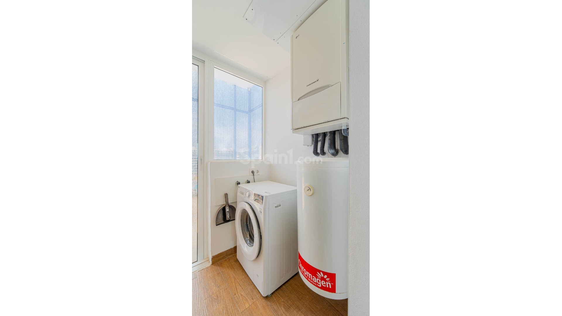 Resale - Apartament -
Punta Prima