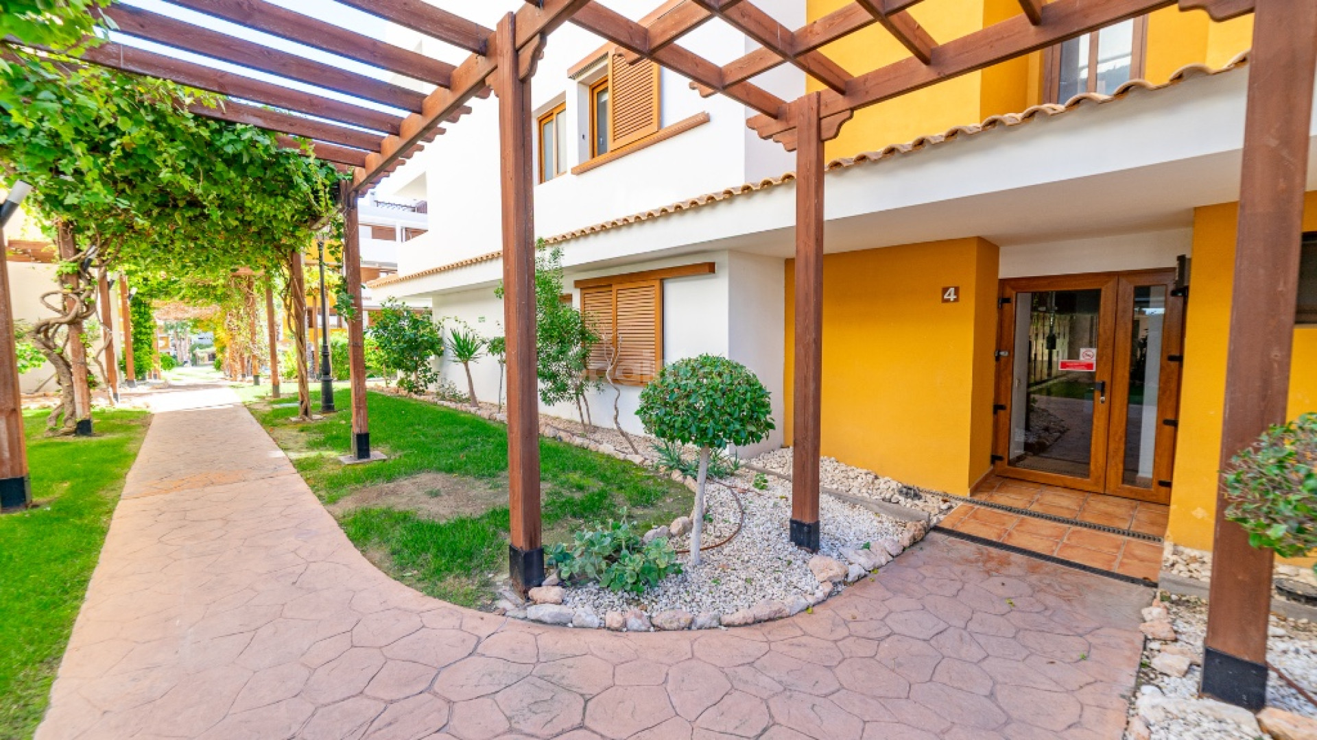 Resale - Apartamento -
Punta Prima