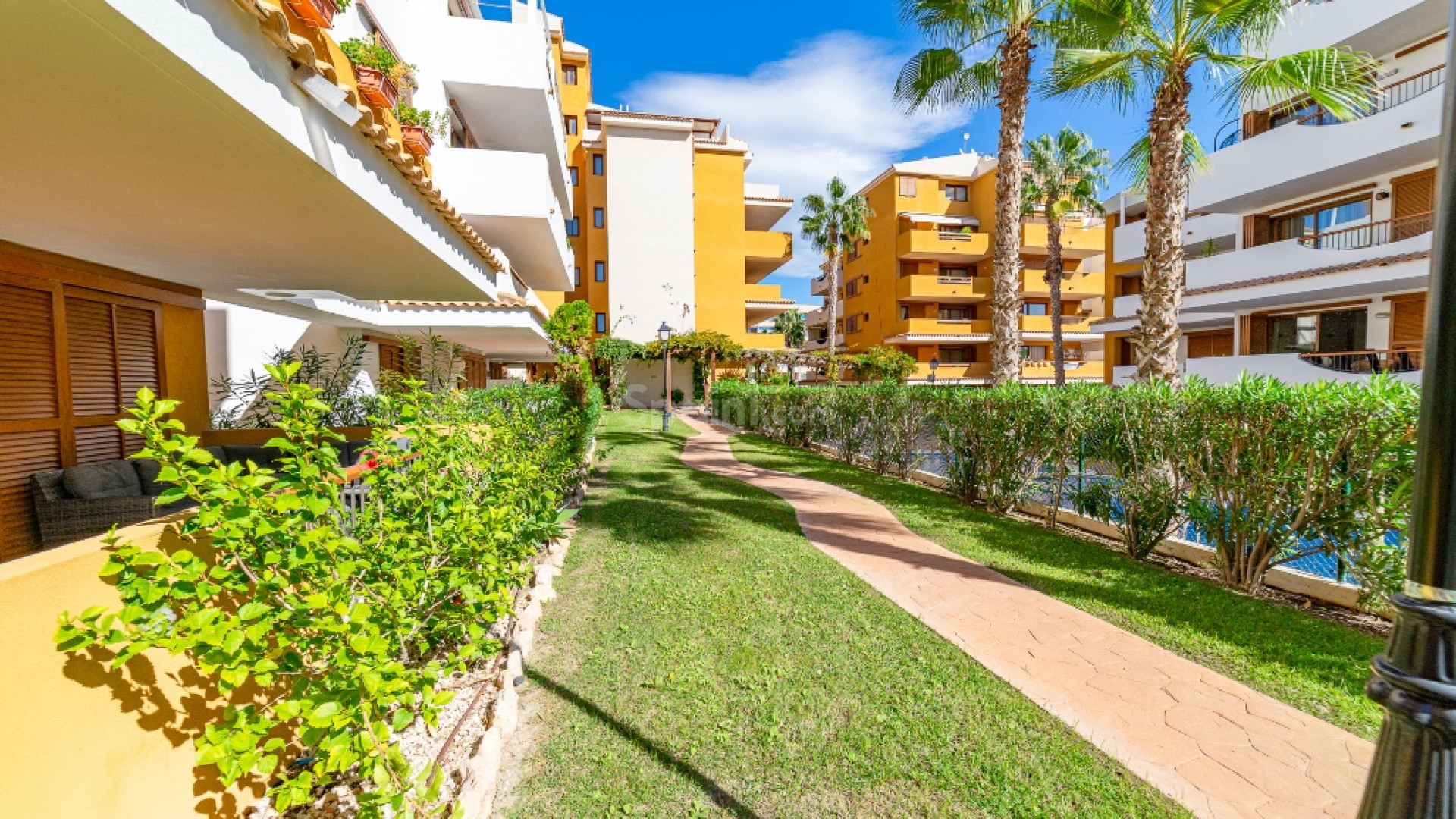 Resale - Apartamento -
Punta Prima