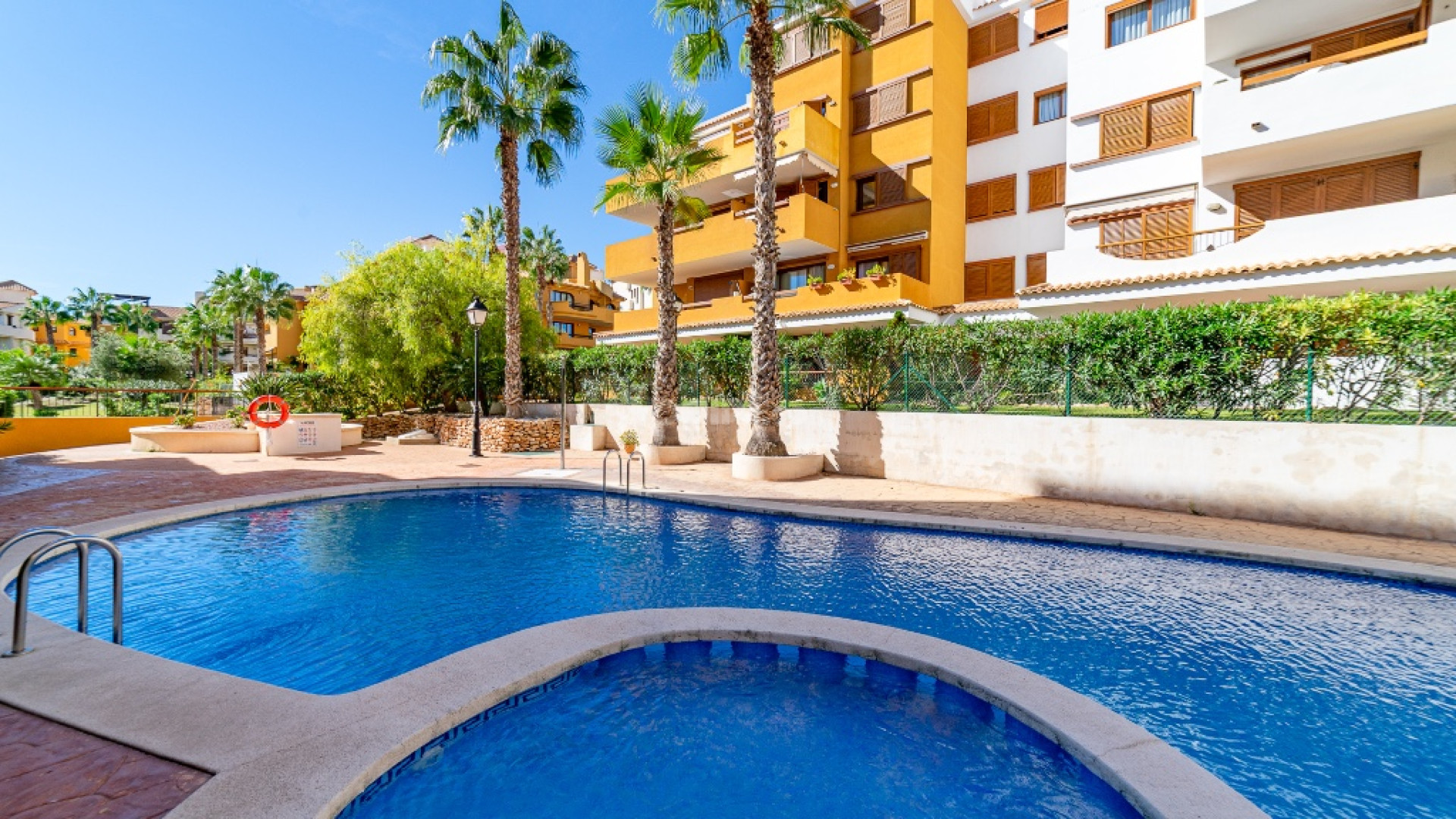Resale - Apartamento -
Punta Prima