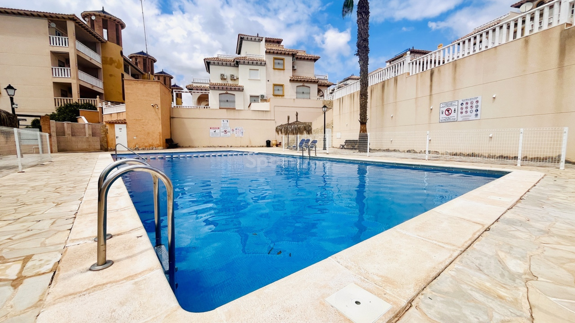 Resale - Apartment -
Cabo Roig