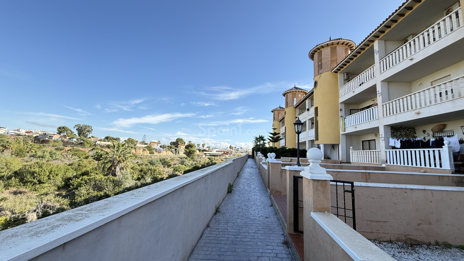 Resale - Apartment -
Cabo Roig