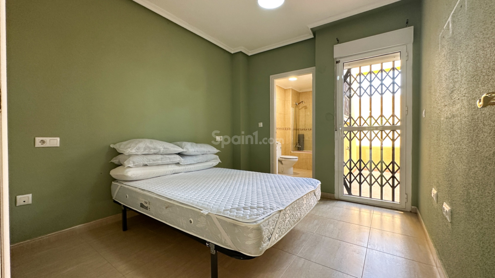 Resale - Apartment -
Daya Nueva - Costa Blanca Sur