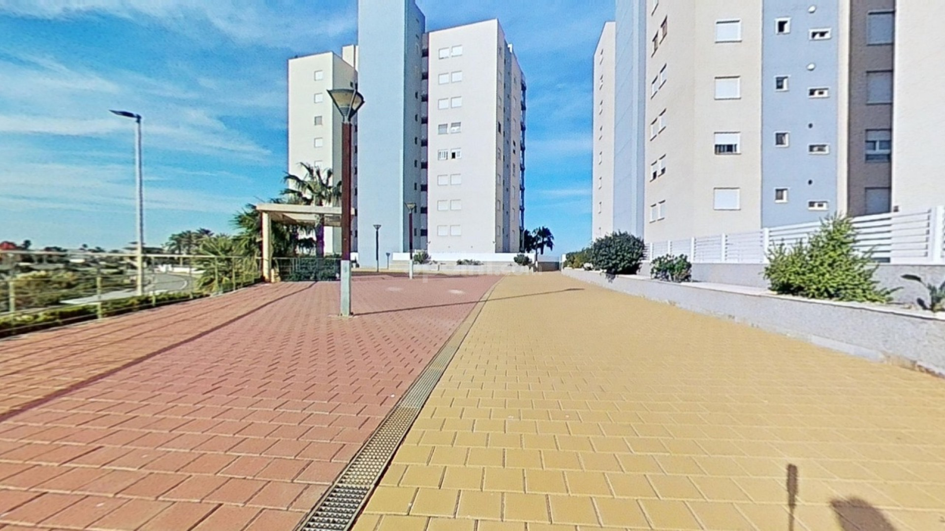 Resale - Apartment -
La Manga del Mar Menor - La Manga