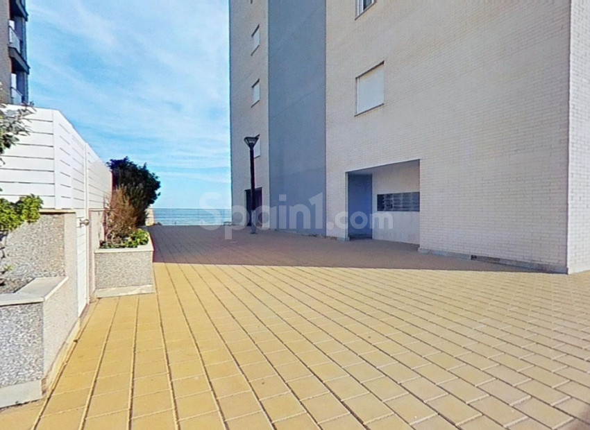 Resale - Apartment -
La Manga del Mar Menor - La Manga