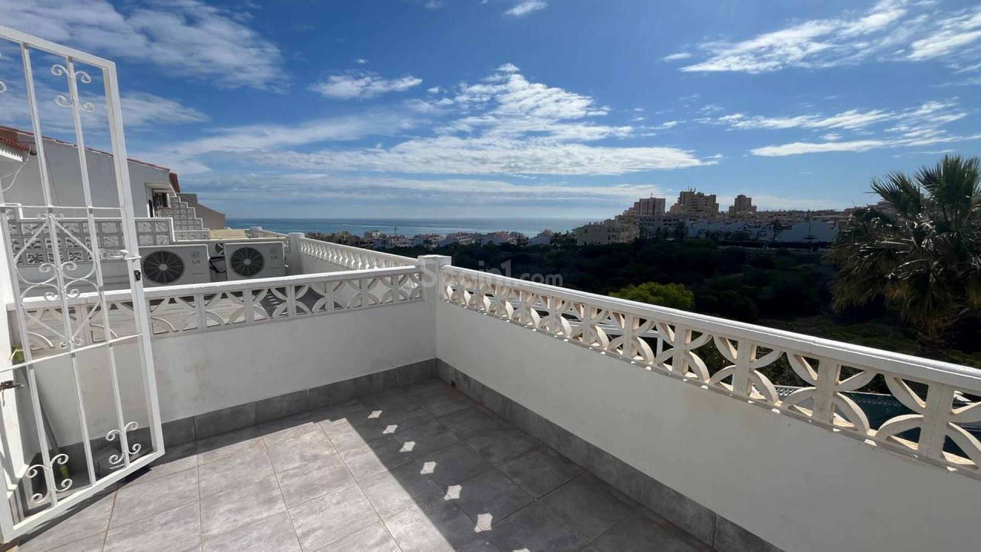 Resale - Apartment -
La Mata