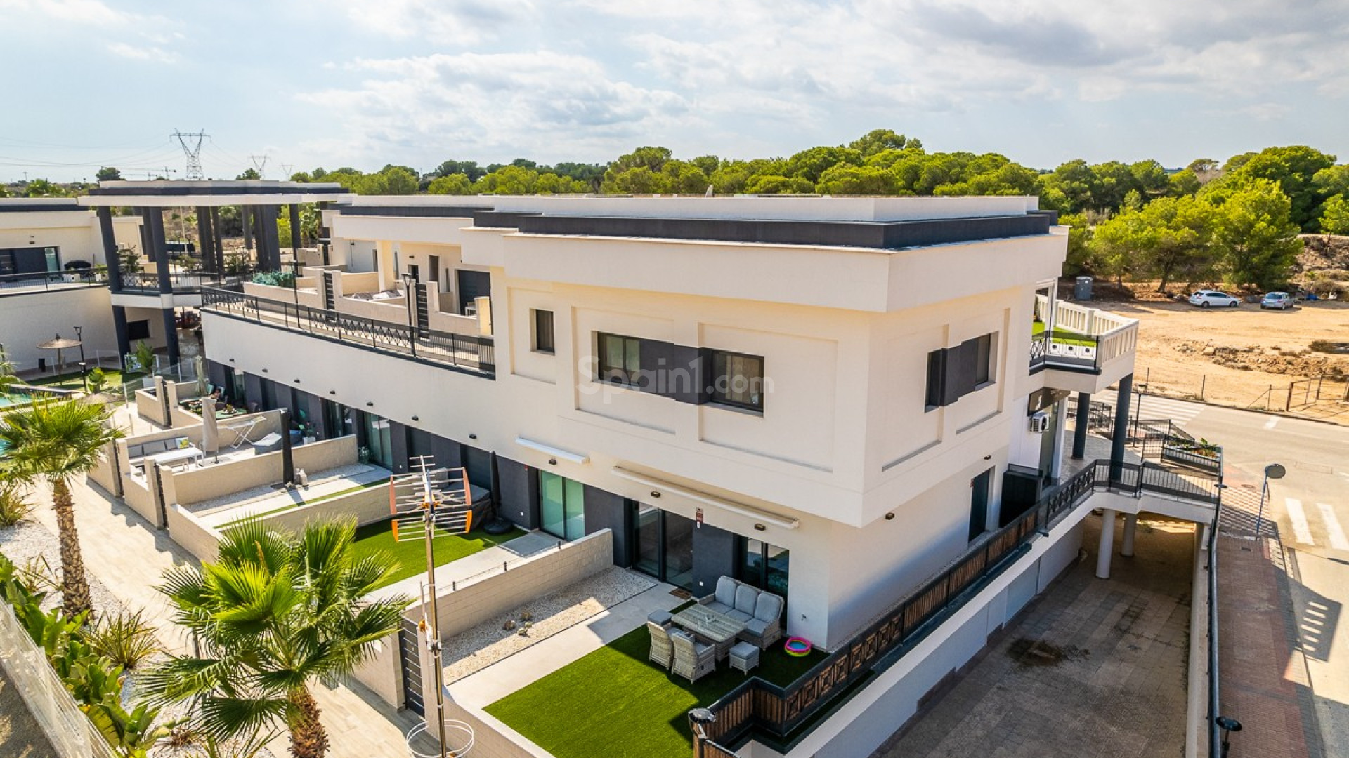 Resale - Apartment -
Lo Crispin