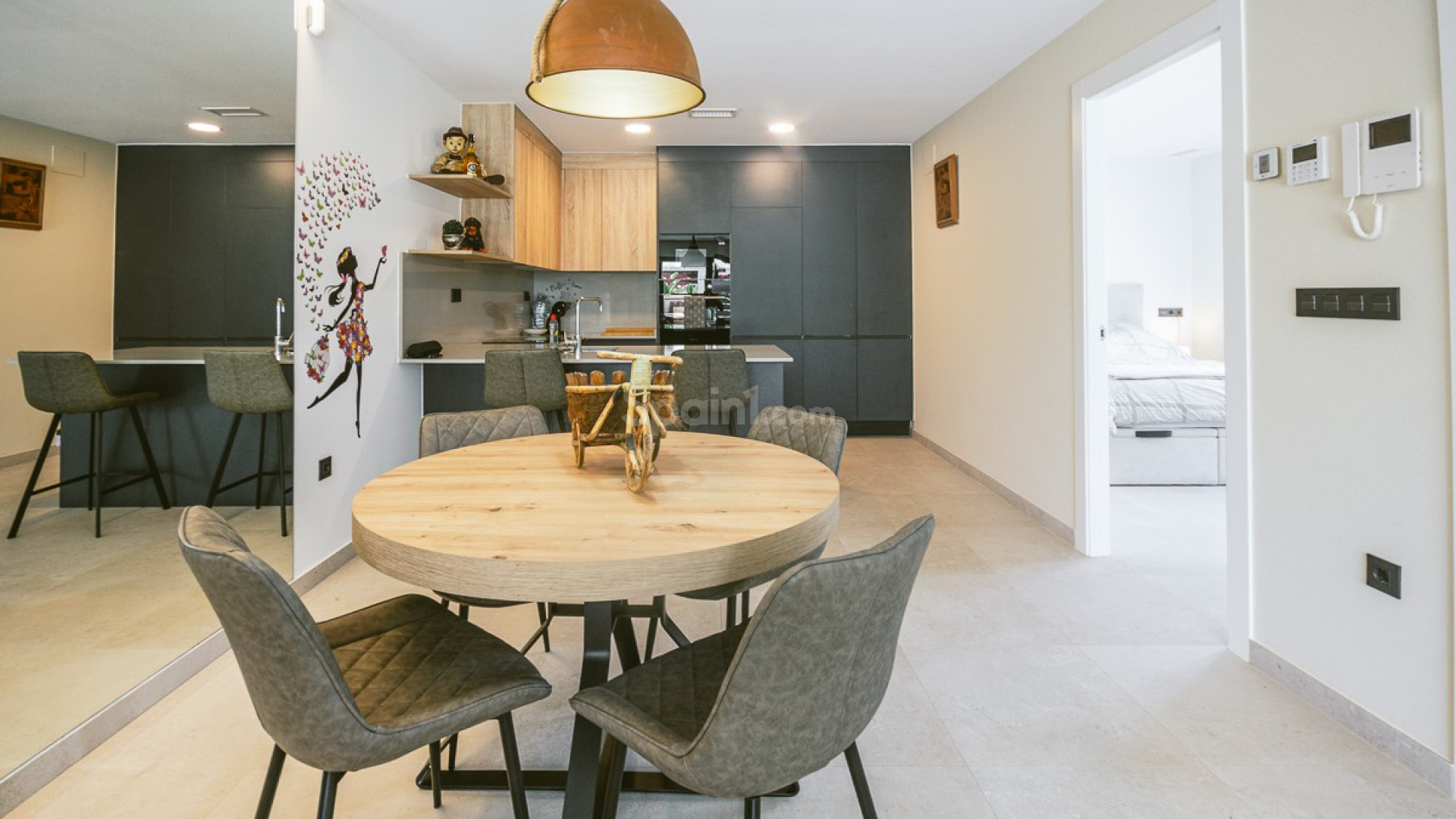 Resale - Apartment -
Lo Crispin