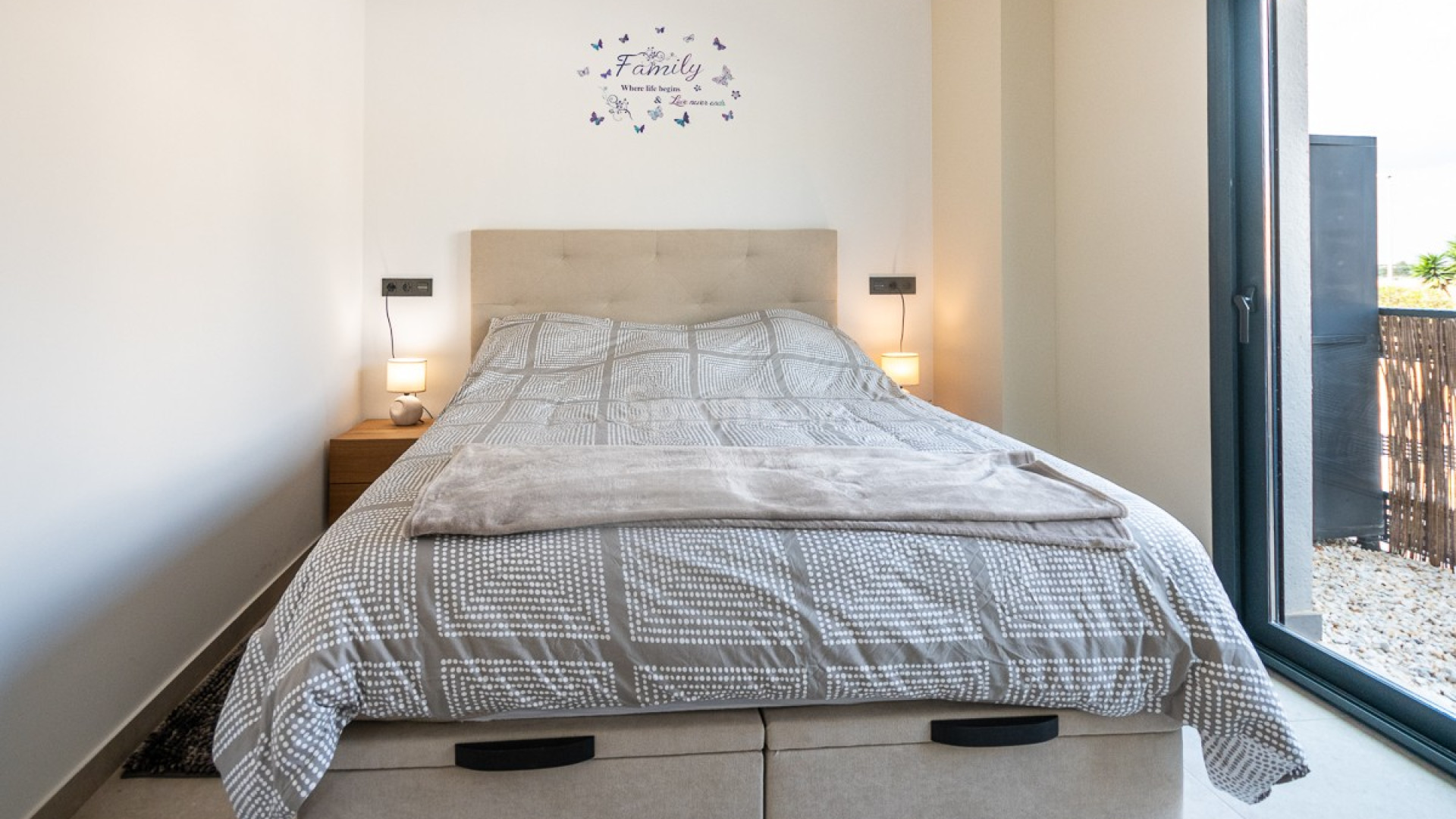 Resale - Apartment -
Lo Crispin