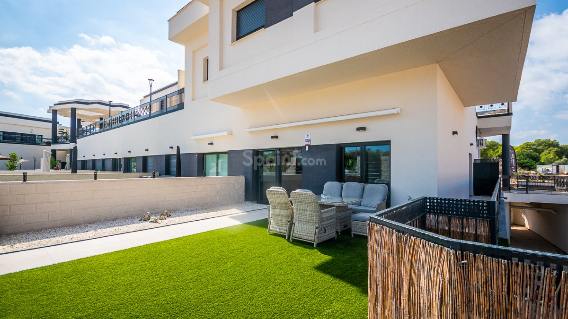 Resale - Apartment -
Lo Crispin