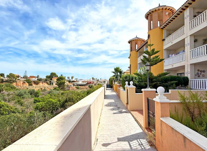 Resale - Apartment -
Orihuela Costa - Lomas de Cabo Roig