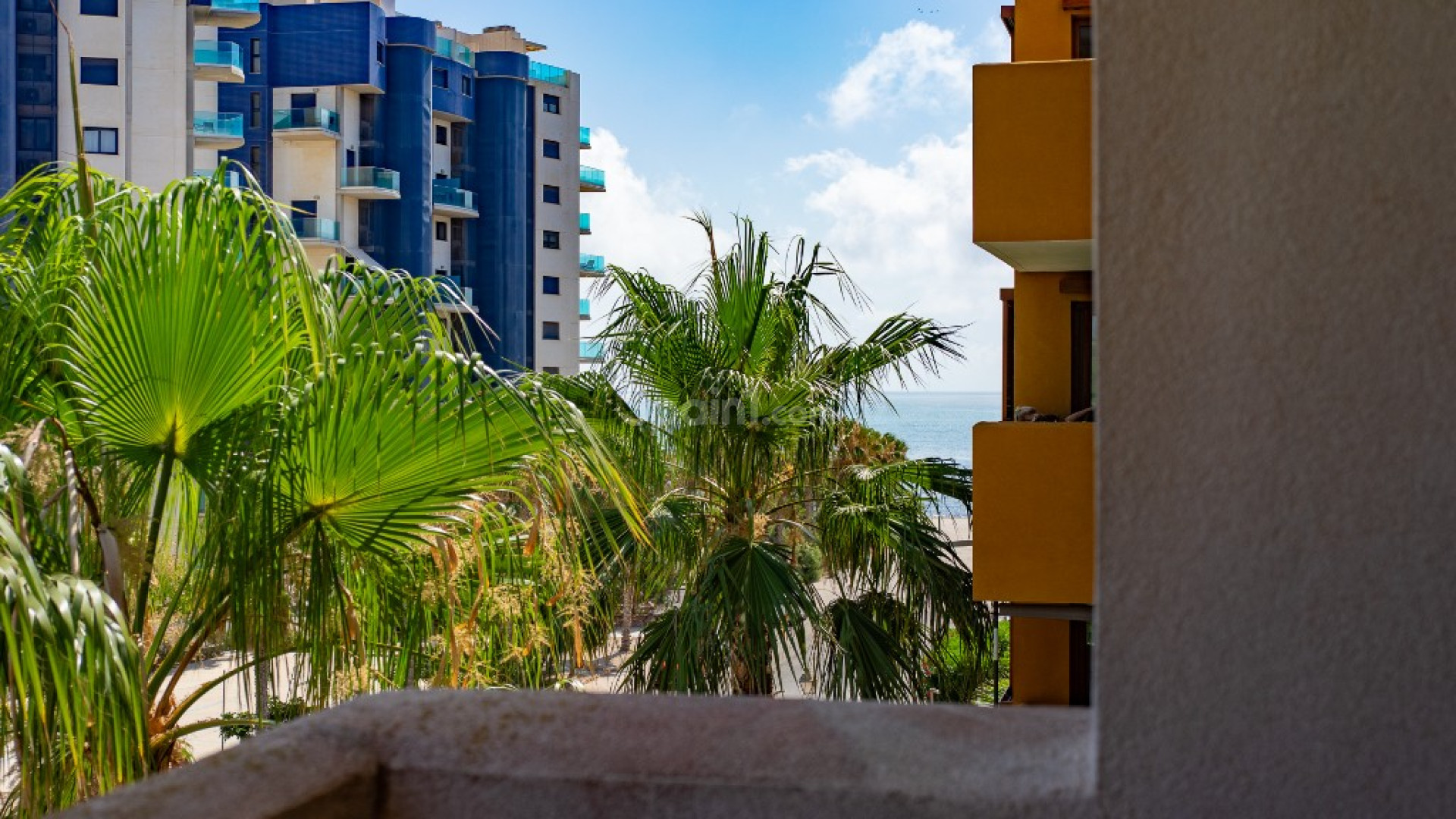 Resale - Apartment -
Punta Prima