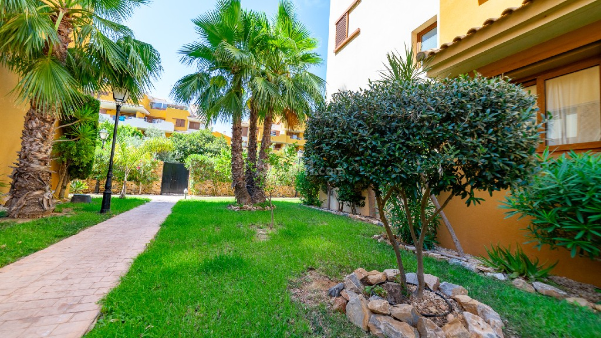 Resale - Apartment -
Punta Prima