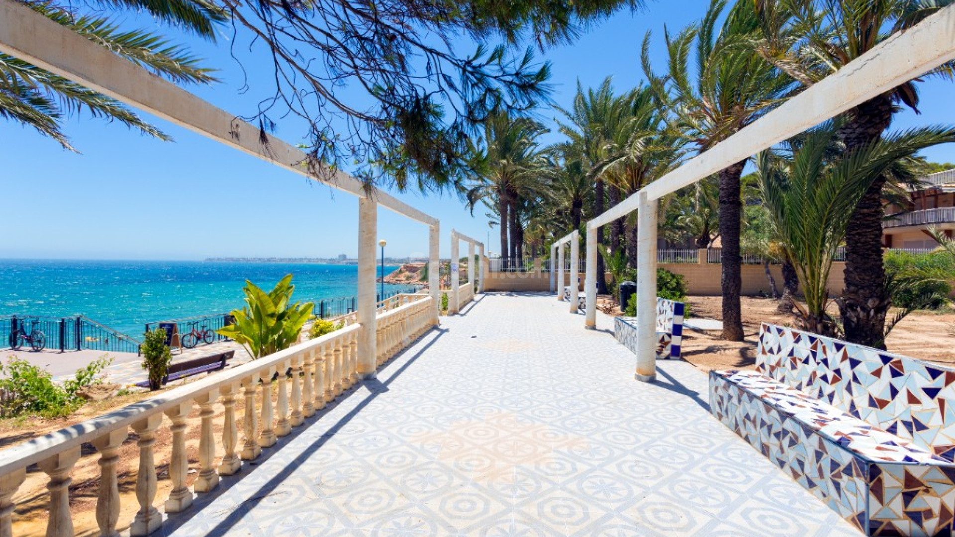 Resale - Apartment -
Punta Prima