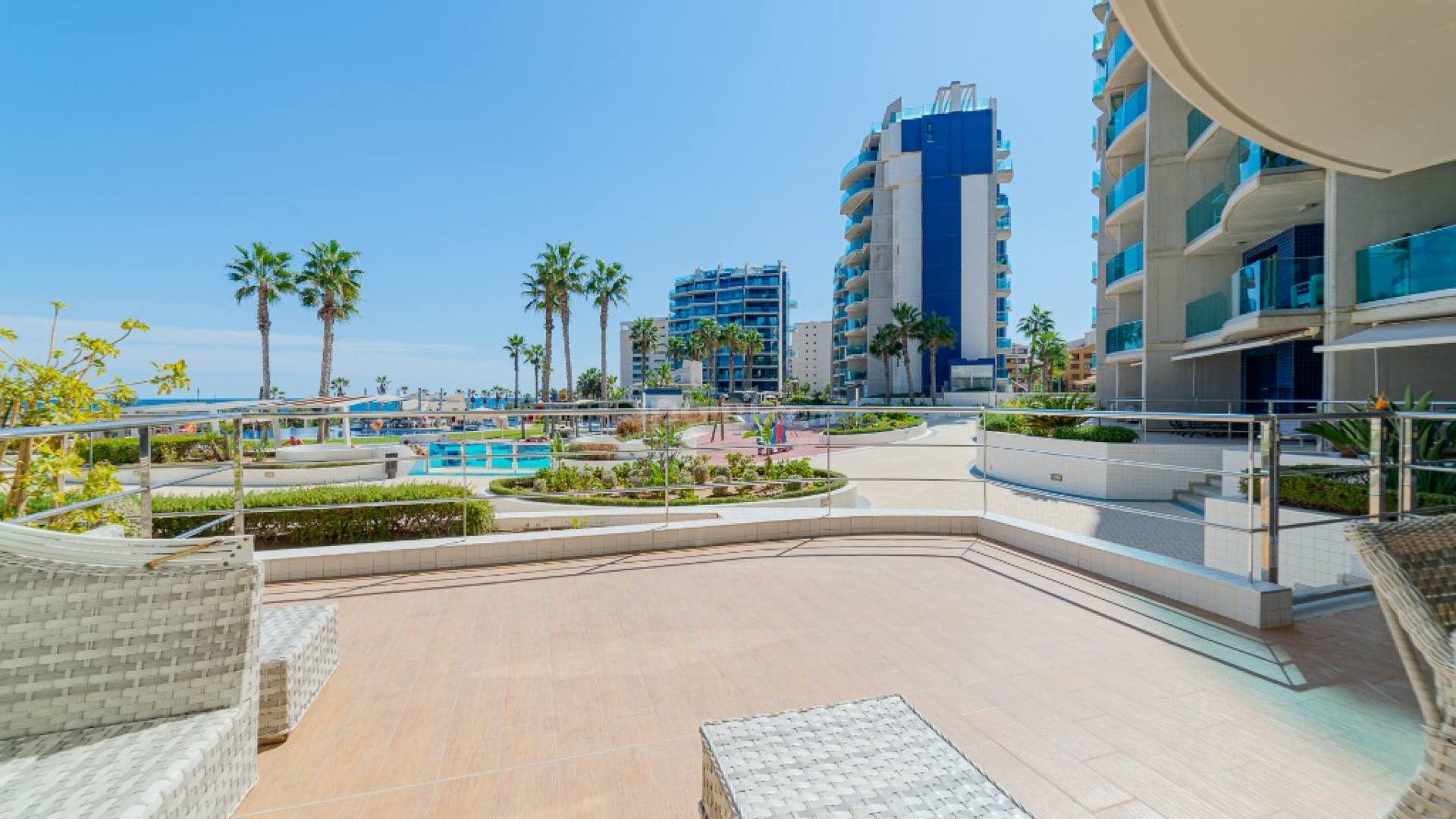 Resale - Apartment -
Punta Prima