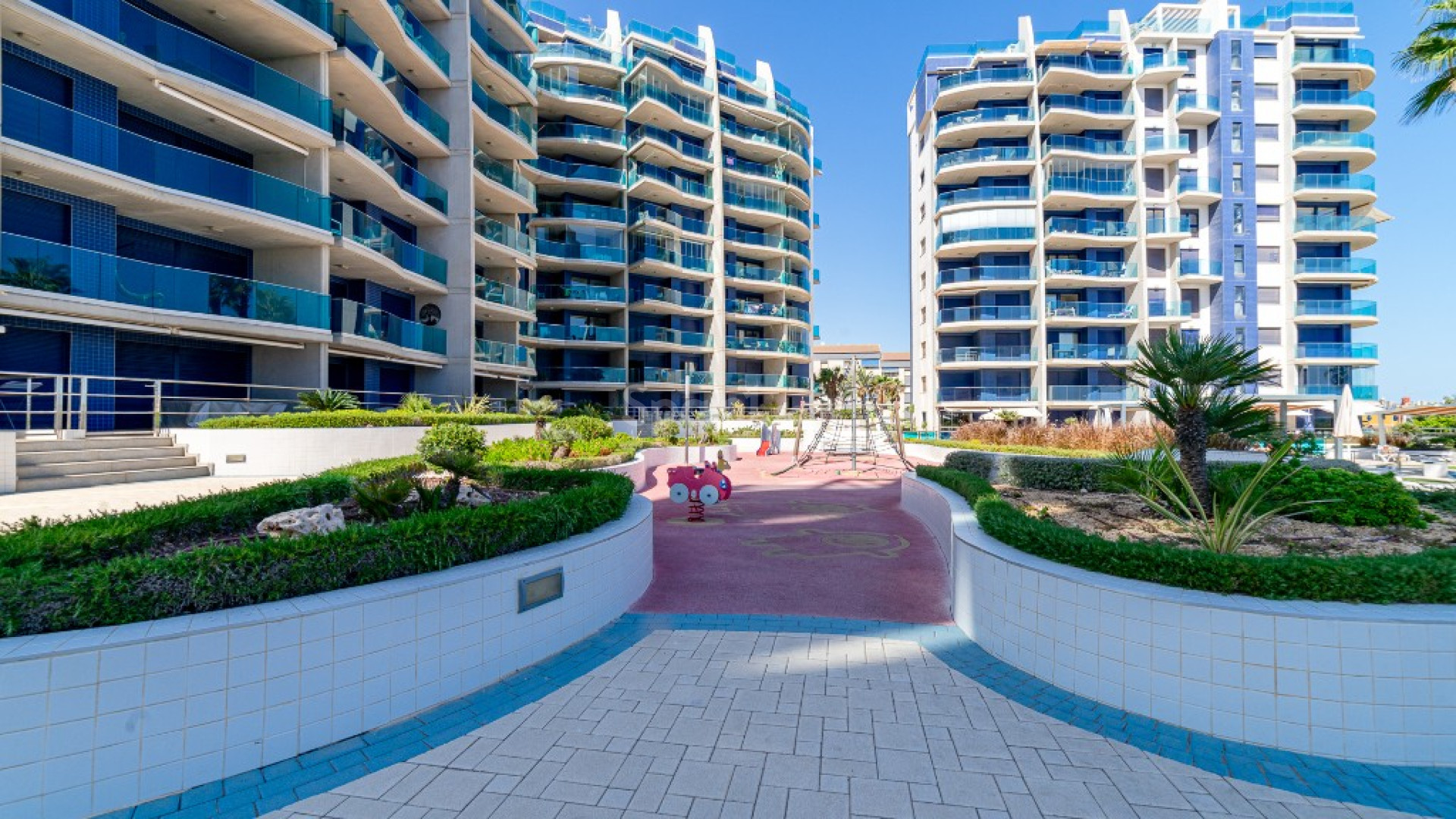 Resale - Apartment -
Punta Prima