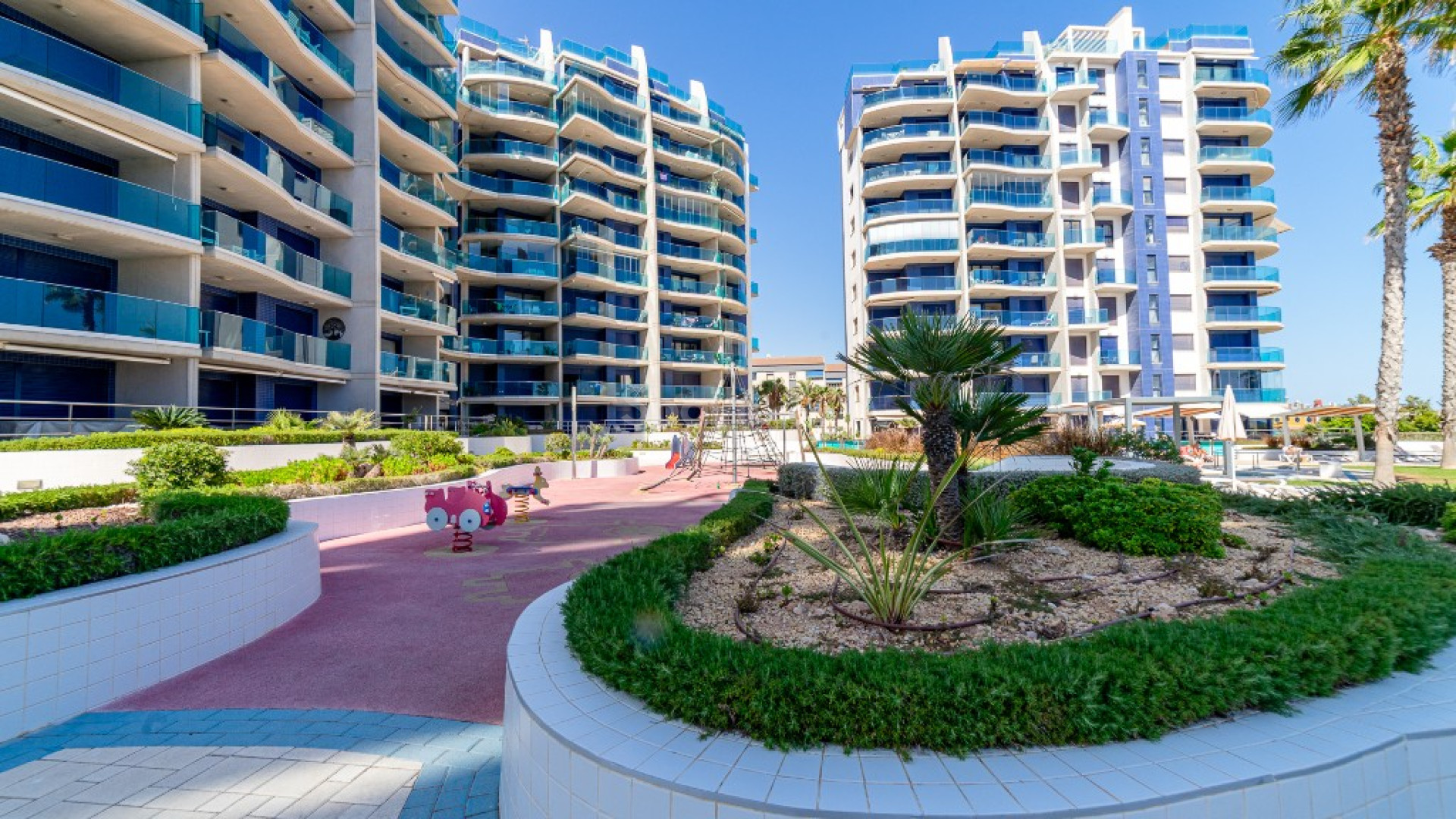 Resale - Apartment -
Punta Prima