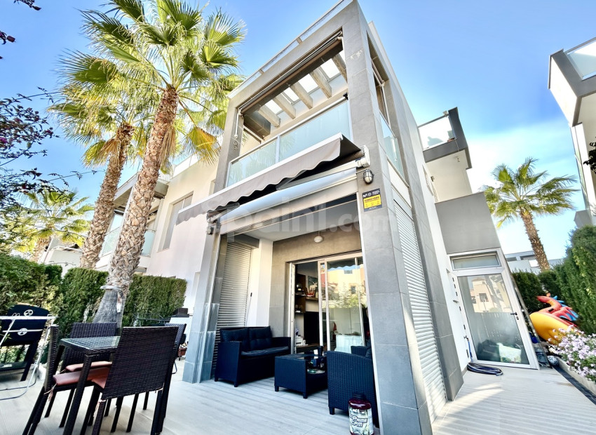 Resale - Apartment -
Punta Prima