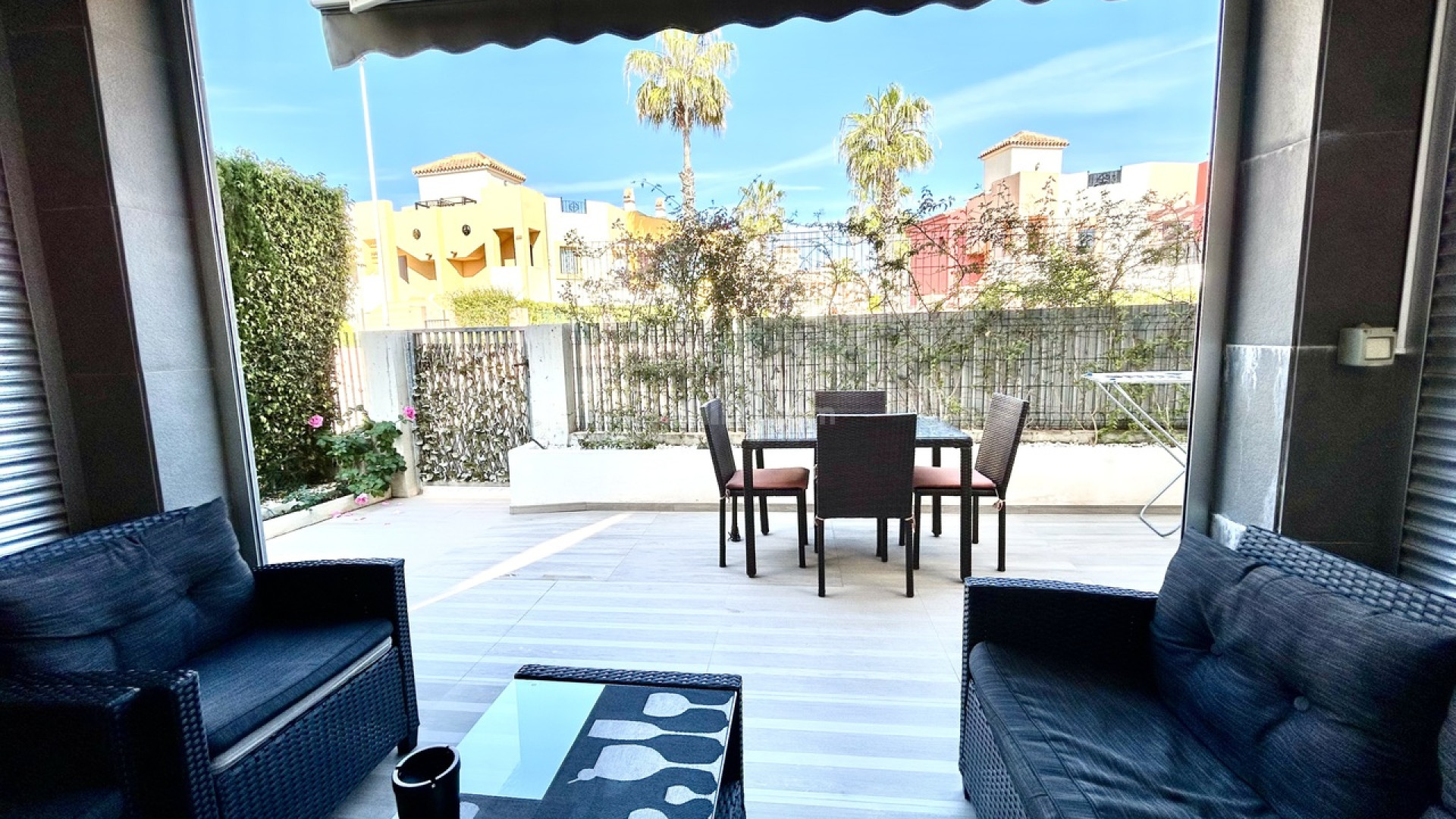 Resale - Apartment -
Punta Prima