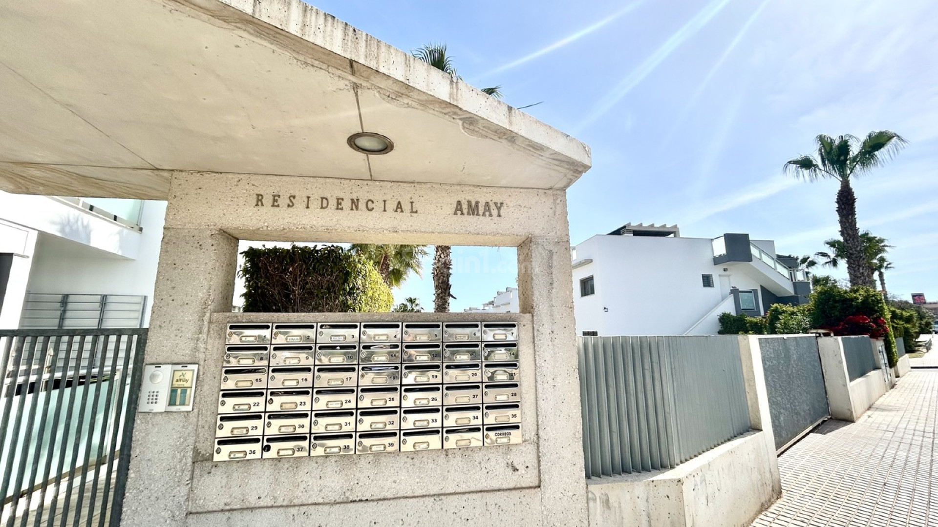Resale - Apartment -
Punta Prima