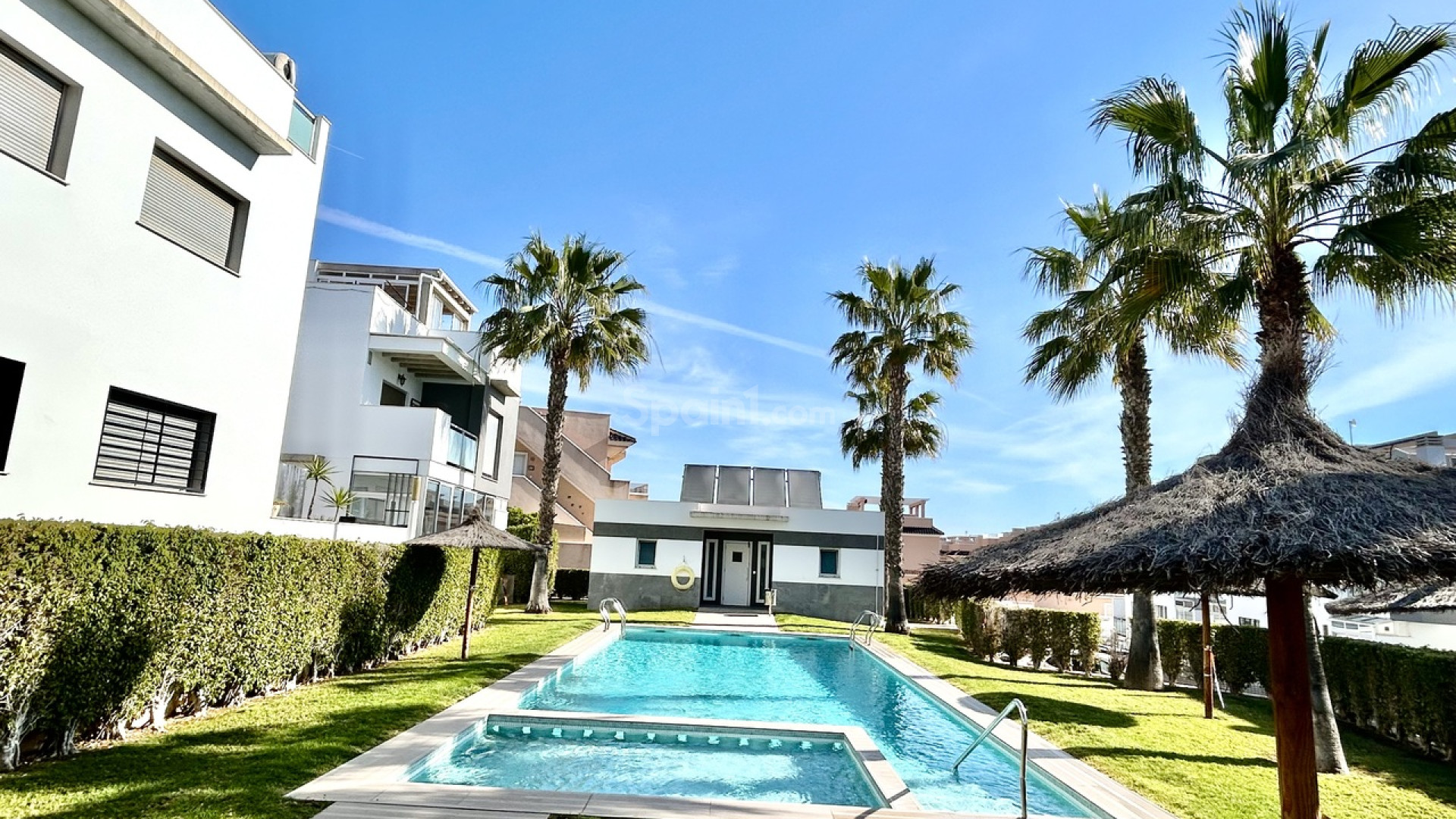 Resale - Apartment -
Punta Prima