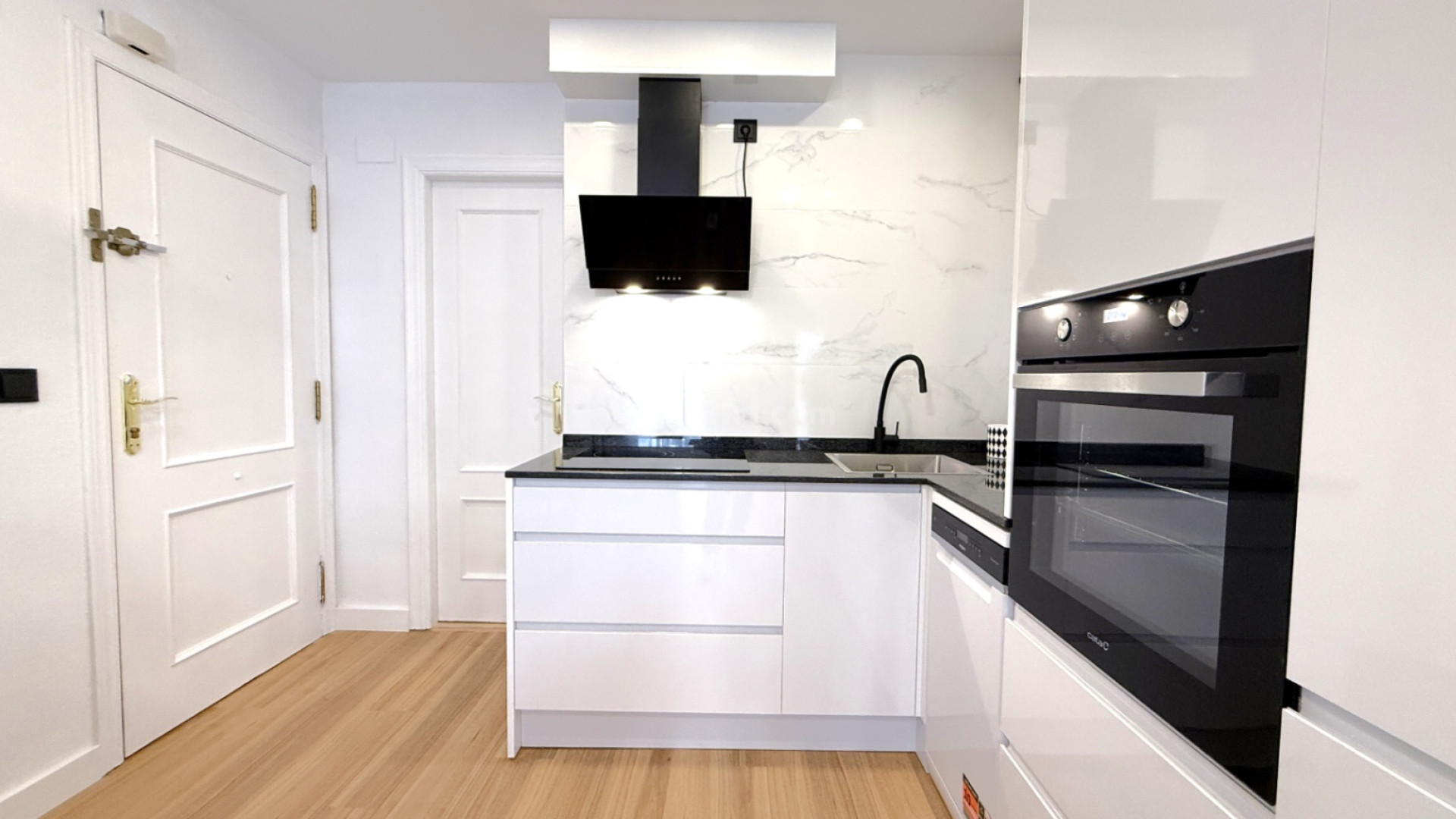 Resale - Apartment -
Torrevieja - Costa Blanca Sur