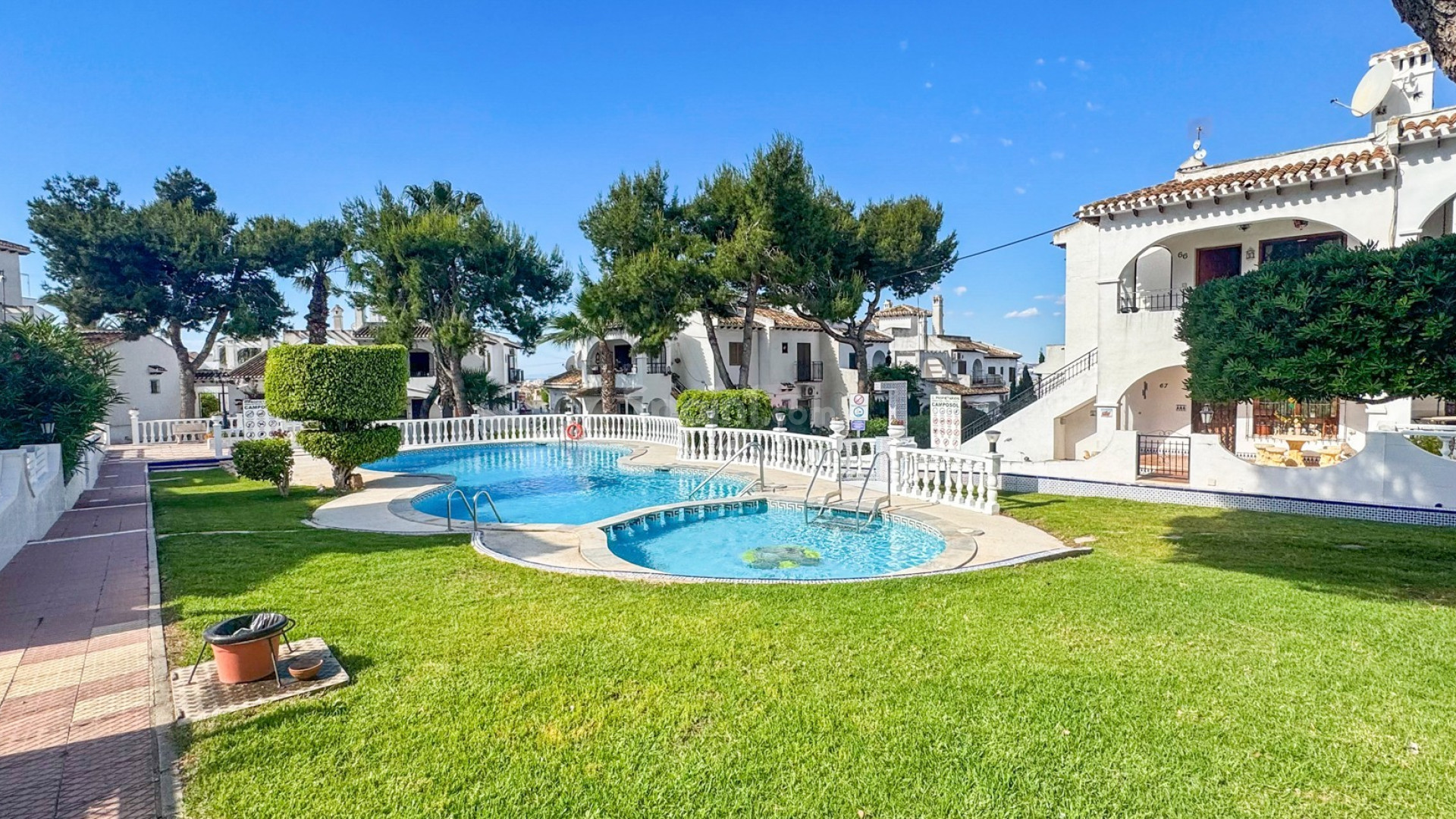 Resale - Apartment -
Torrevieja - Nueva Torrevieja - Aguas Nuevas