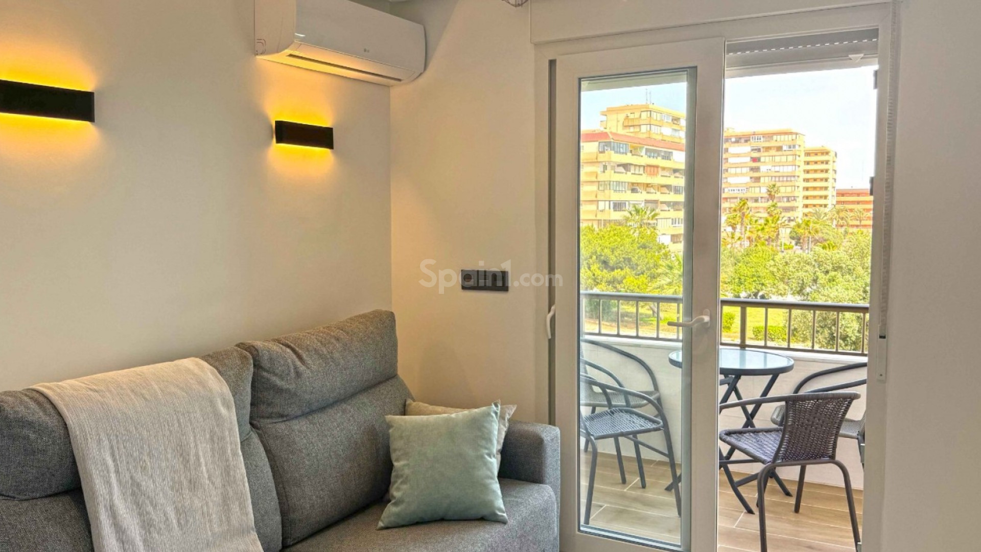 Resale - Apartment -
Torrevieja - Torrelamata - La Mata