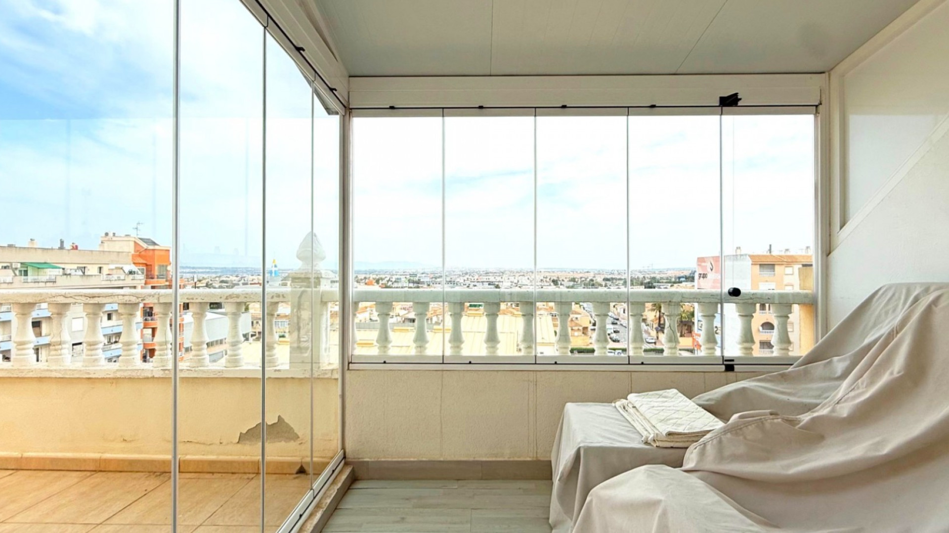 Resale - Apartment -
Torrevieja