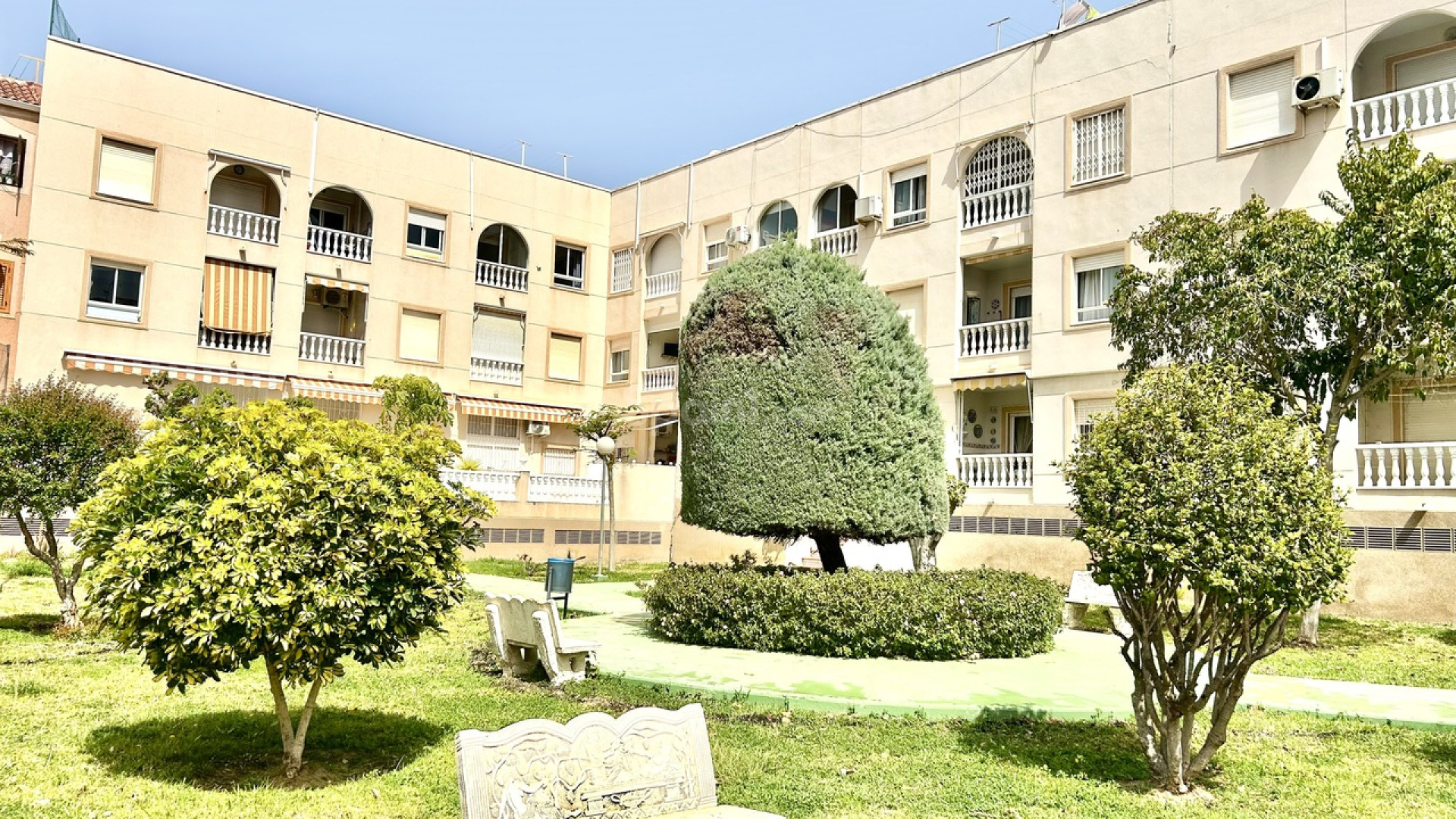 Resale - Apartment -
Torrevieja