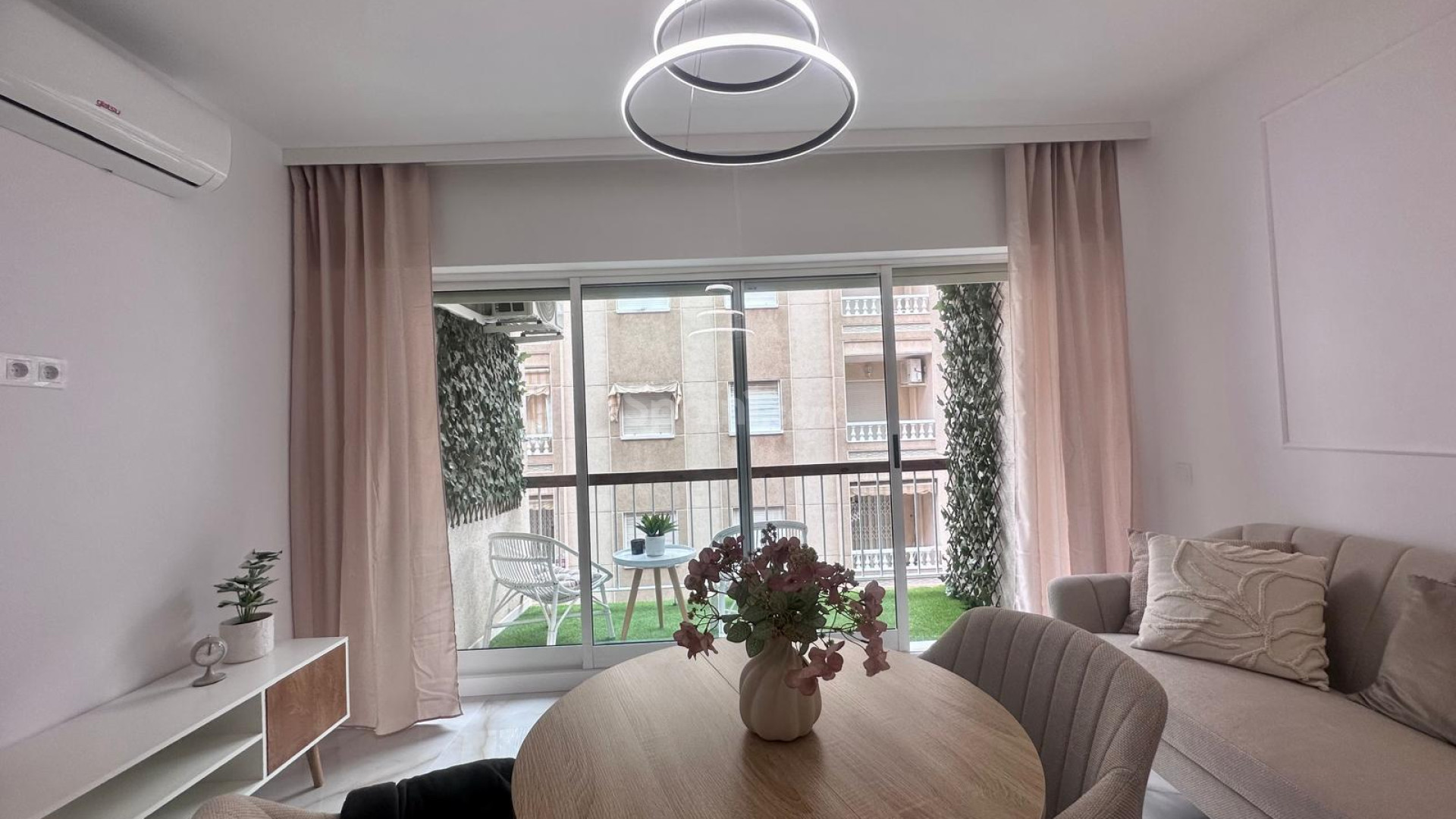 Resale - Apartment -
Torrevieja