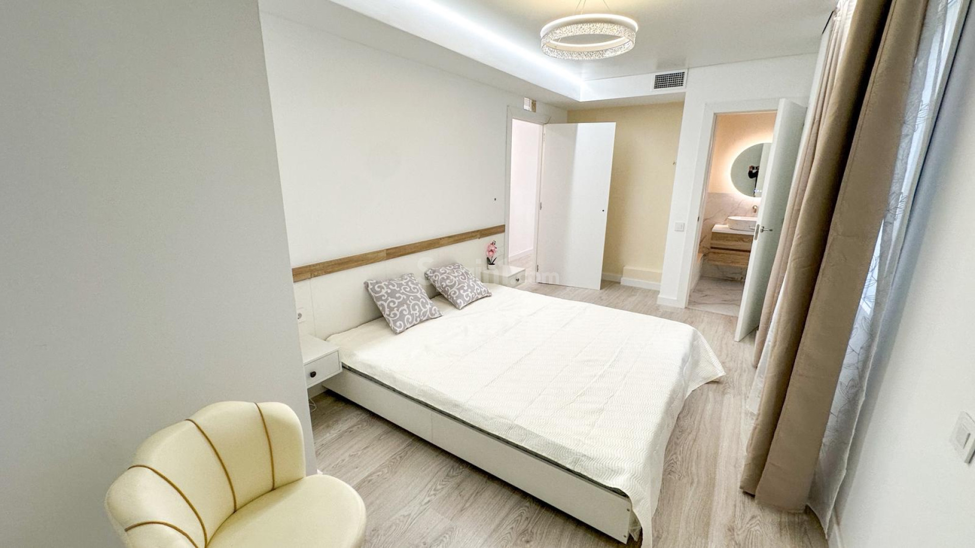 Resale - Apartment -
Torrevieja