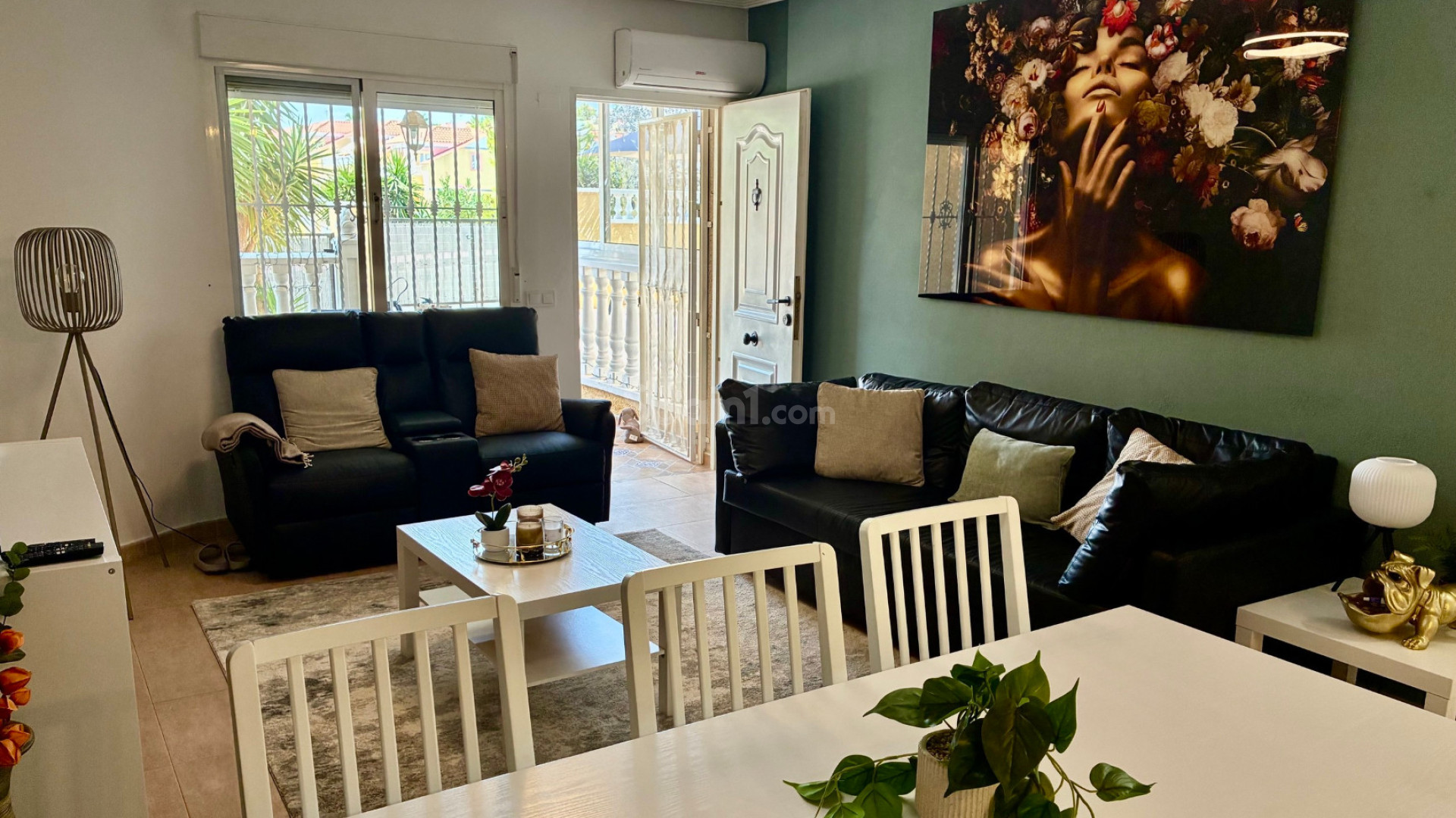 Resale - Apartment -
Villamartin - La Andaluza