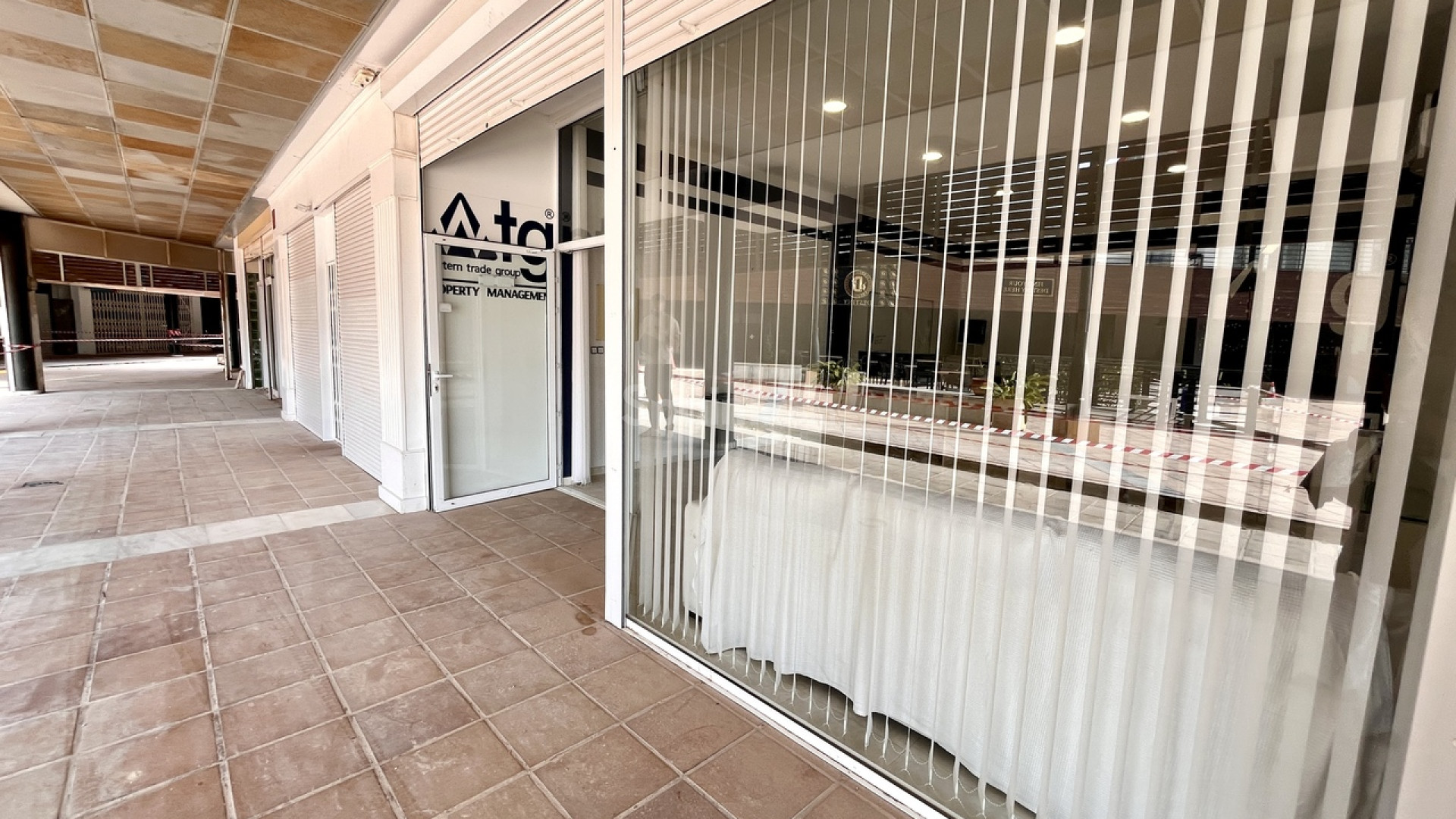 Resale - Commercial -
Playa Flamenca