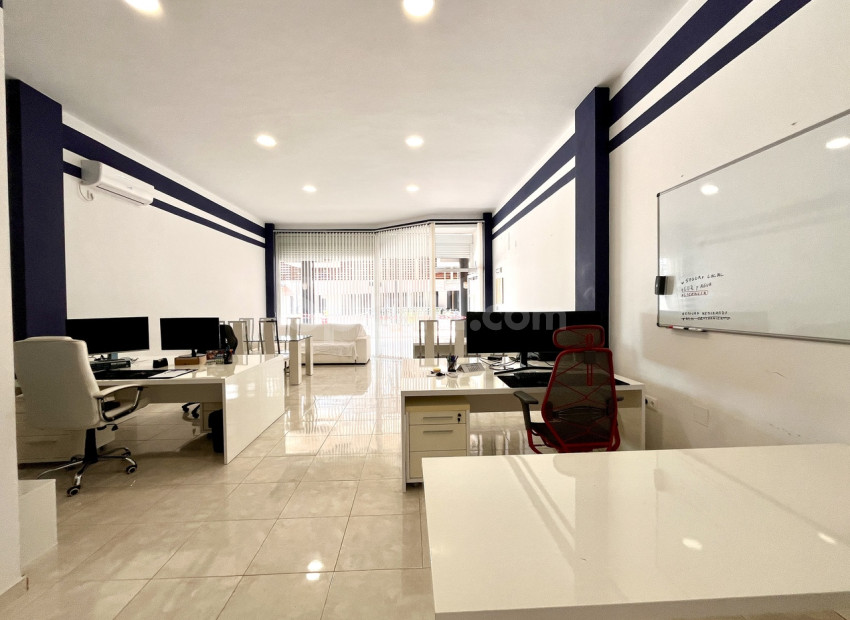 Resale - Commercial -
Playa Flamenca