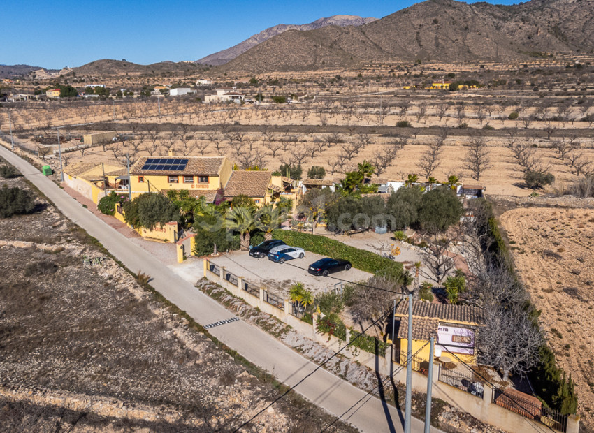 Resale - Commercial Property -
Hondón de las Nieves