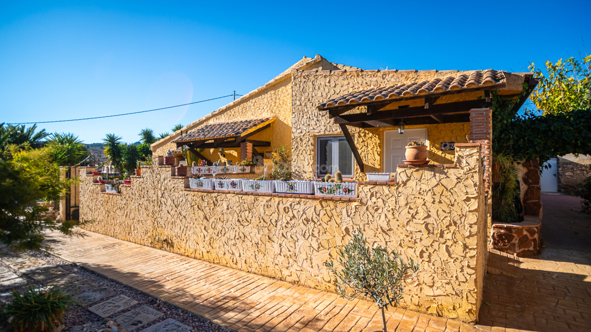 Resale - Commercial Property -
Hondón de las Nieves